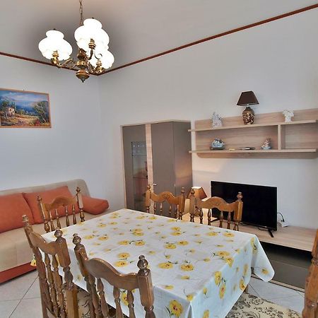 Apartmani Andelo I Ruzica Mundanije エクステリア 写真