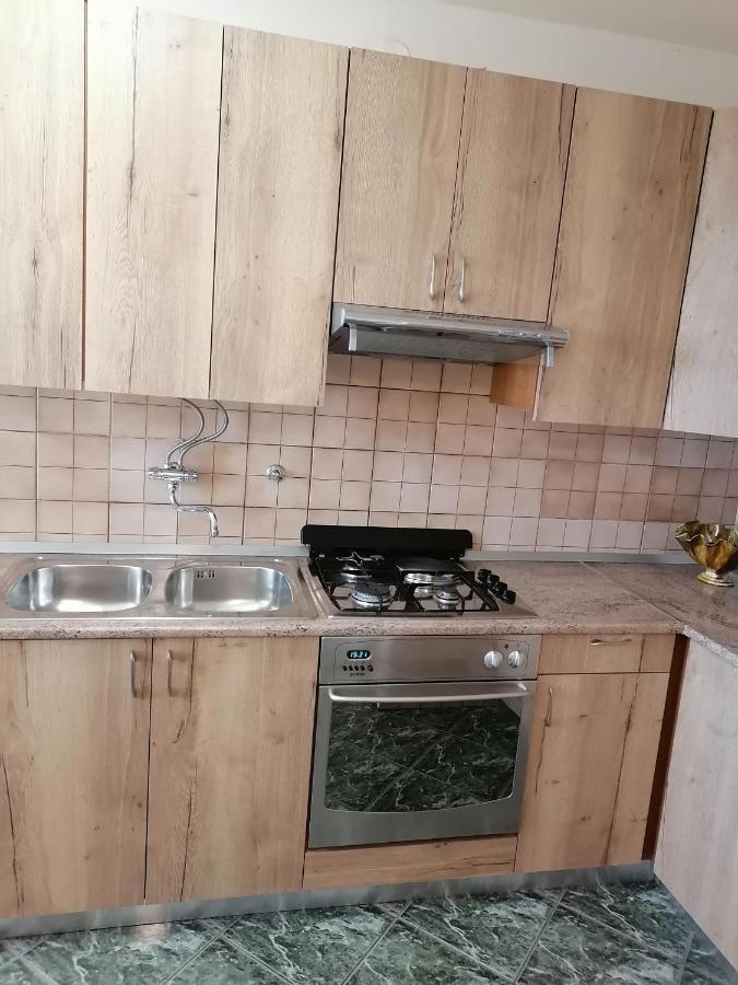 Apartmani Andelo I Ruzica Mundanije エクステリア 写真
