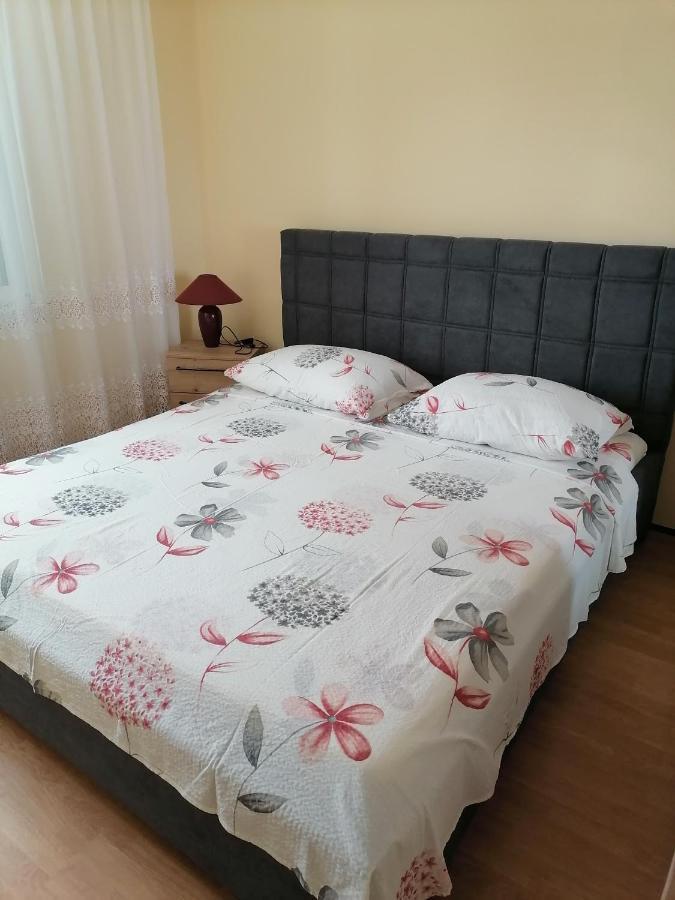Apartmani Andelo I Ruzica Mundanije エクステリア 写真
