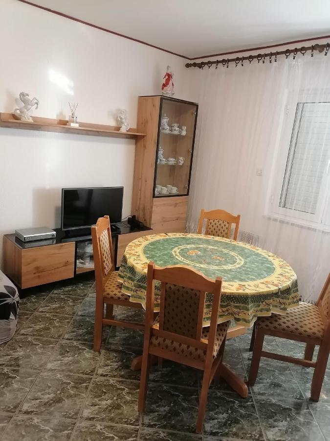 Apartmani Andelo I Ruzica Mundanije エクステリア 写真