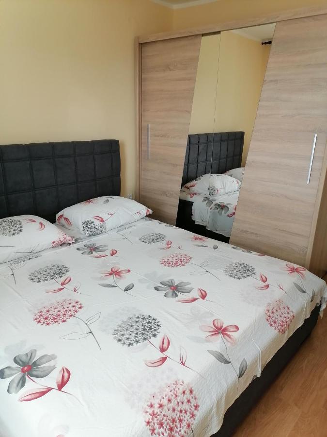 Apartmani Andelo I Ruzica Mundanije エクステリア 写真