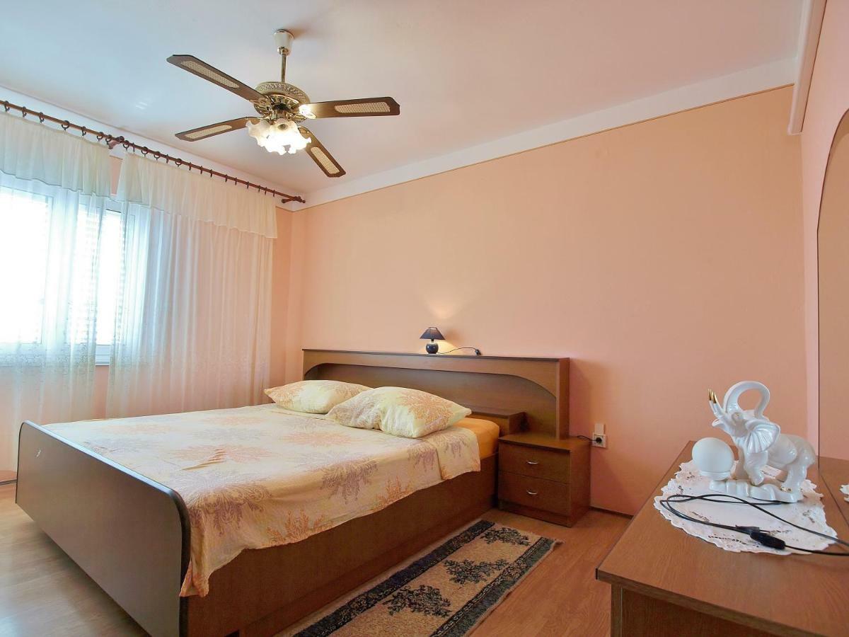 Apartmani Andelo I Ruzica Mundanije エクステリア 写真