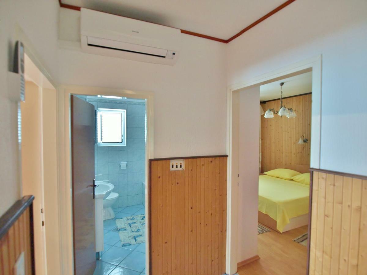 Apartmani Andelo I Ruzica Mundanije エクステリア 写真