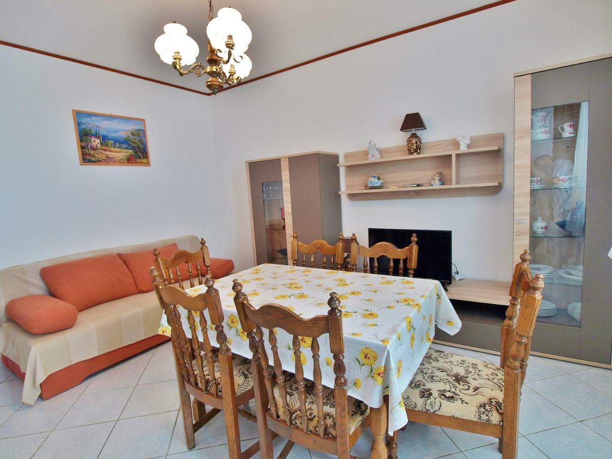 Apartmani Andelo I Ruzica Mundanije エクステリア 写真